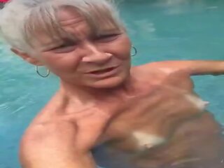 Perverter vovó leilani em o piscina, grátis adulto filme 69 | xhamster