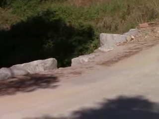 Привабливий ексгібіціоніст отримує embarrassed immediately shortly після є спіймана по a bike