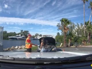 Roadside - masigla latina tinedyer fucked sa pamamagitan ng roadside assistance