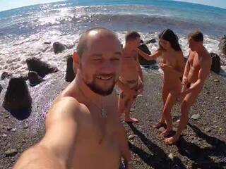 4 adolescents baisée une russe chienne sur la plage: gratuit hd x évalué film 3d | xhamster
