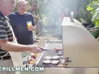 Blauw pill mensen - oud mensen hebben een cookout met tiener afstrijker jeleana marie