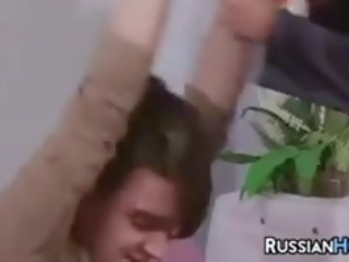 Orosz nagyi élvezi egy fiatal fasz